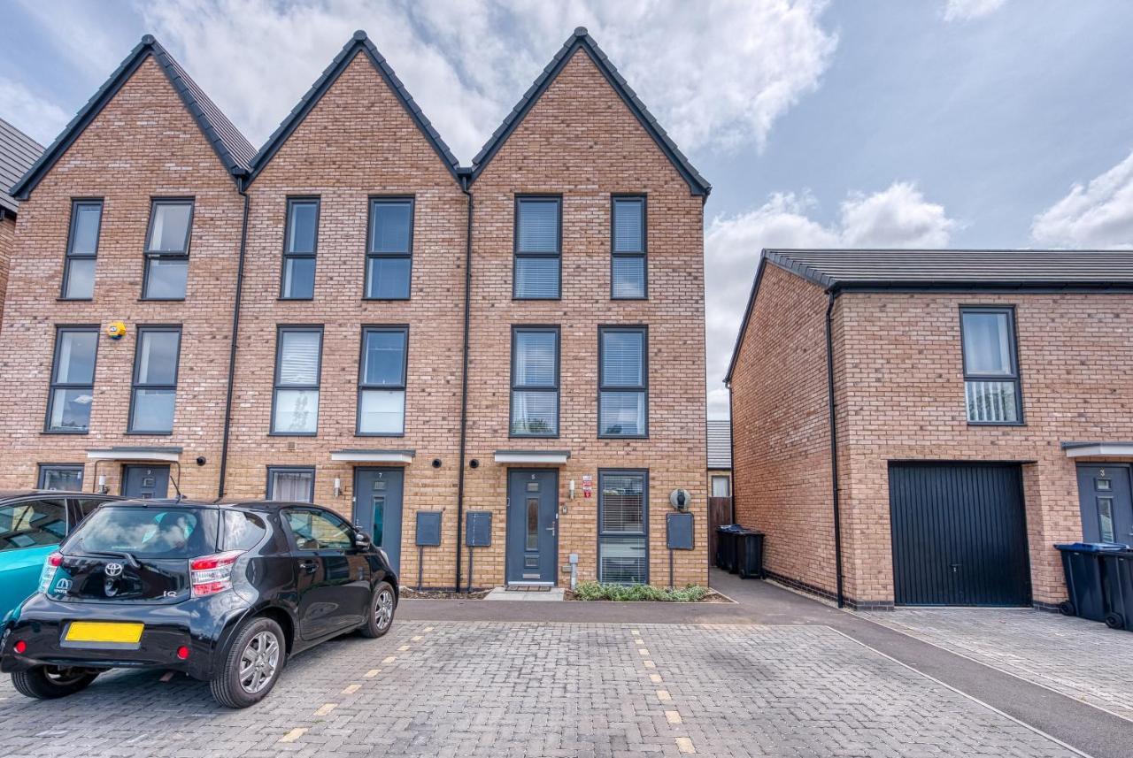 Spacious 4 Bedroom House W/parking Birmingham